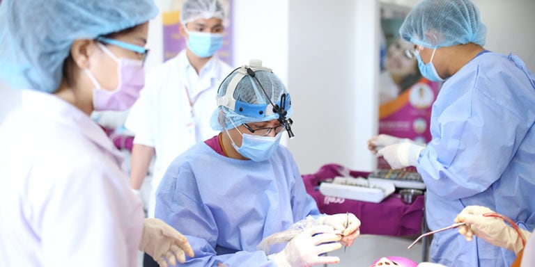 Implant mat rang toan ham