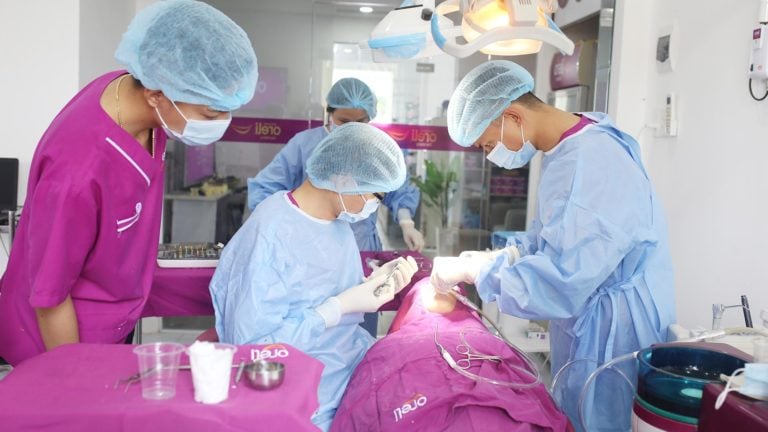 cấy implant uy tín bmt