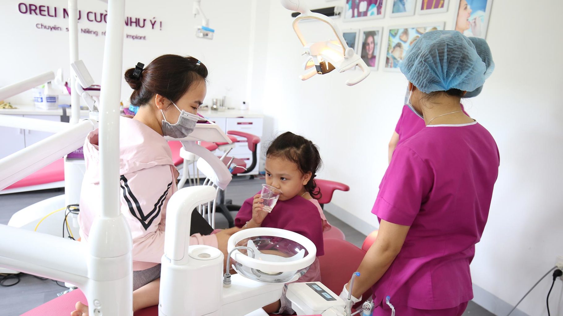 thay răng vĩnh viễn ở trẻ em