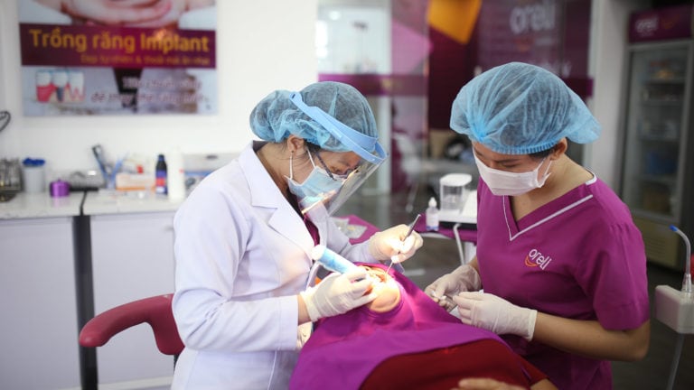 chua tuy rang nha khoa oreli