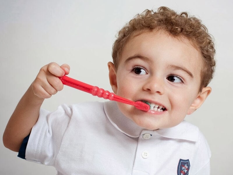 cách đánh răng cho trẻ 2 tuổi