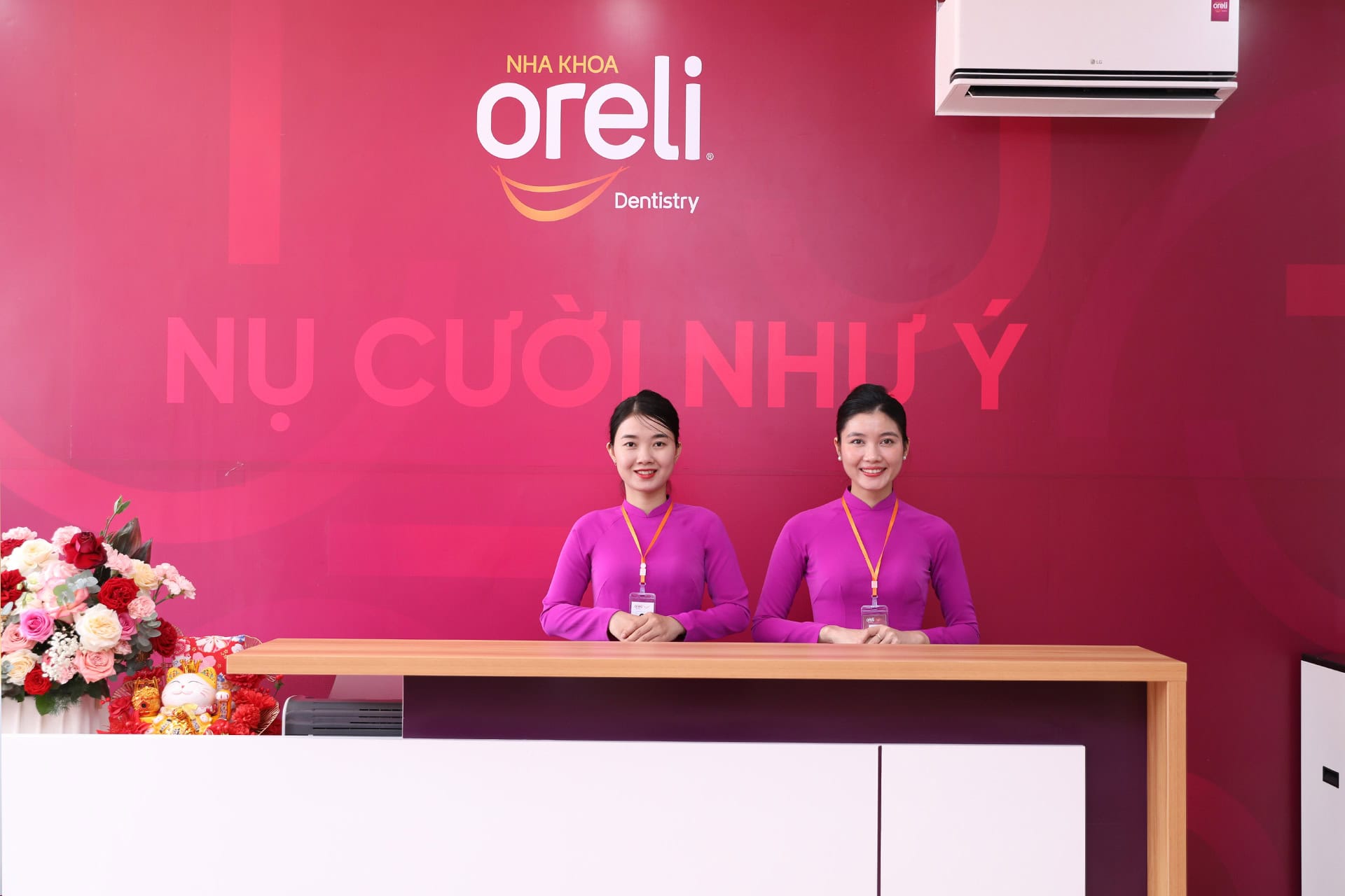 Lễ tân nha khoa Oreli