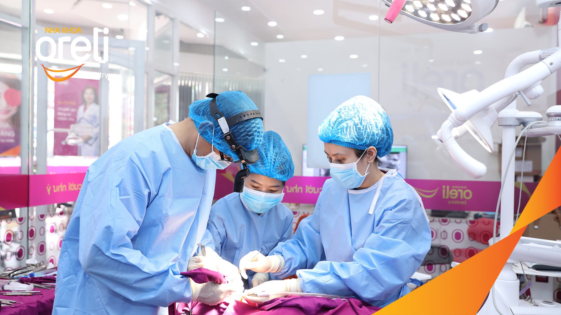 Trước điều trị: Mất răng lâu ngày cả trên và dưới đặc biệt vùng răng sau tại Nha khoa Oreli