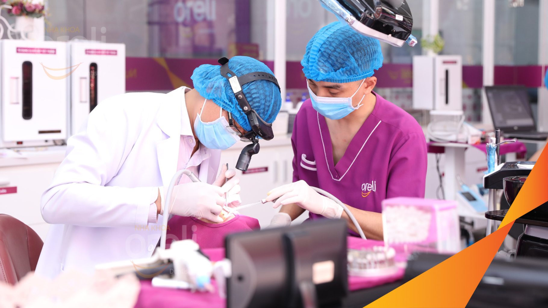 Thực hiện Nhổ bỏ răng khôn hàm trên và dưới kéo dài 45 phút tại Oreli